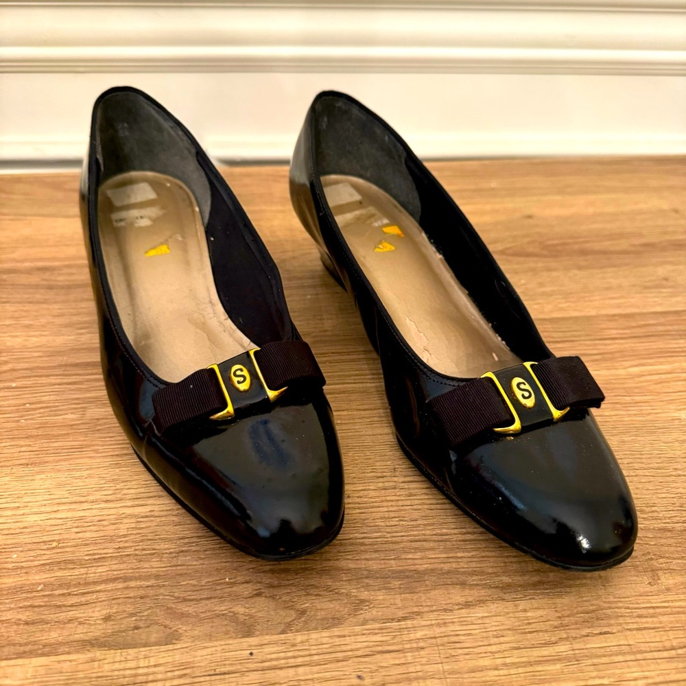 Vintage Selene Black Patent Bow Top Pumps size 8.5